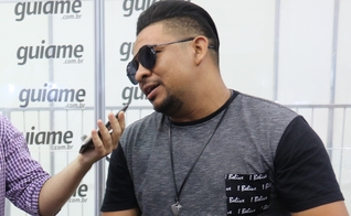 Elon (esquerda) e Jônatas (direita) em entrevista para o Portal Guiame. (Foto: Guiame/Marcos Paulo Corrêa).