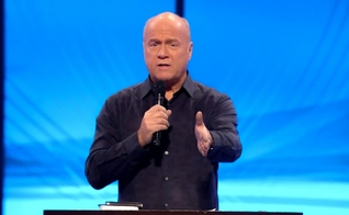 Pastor Greg Laurie lidera a Harvest Christian Fellowship e investe em uma das maiores cruzadas evangelísticas do mundo. (Imagem: Youtube)