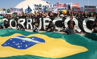 Manifestantes protestam contra a corrupção em Brasília, em 2011. (Foto: Último Segundo - IG)