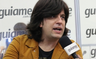 O vocalista Cláudio Moura afirmou que a banda tem o papel de evangelizar e pregar a Palavra da Cruz. (Foto: Guiame/Marcos Paulo Corrêa).