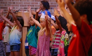 A Escola Bíblica de Férias é uma prática de diversas igrejas evangélicas em todo o mundo. (Foto: The Independent)