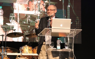 Professor Adauto Lourenço durante o Encontro Nacional de Universitários. (Foto: Guiame/Marcos Paulo Corrêa)
