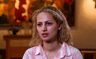 Aideen Strandsson é uma cristã iraniana e está tentando asilo na Suécia. (Imagem: CBN News)