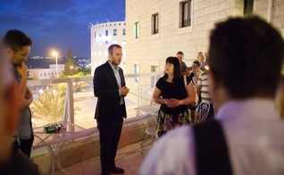 Judeus e cristãos se unem para estudar a Bíblia juntos. (Foto: Reprodução/Facebook/Yeshiva For the Nations)