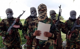 Terroristas do Al Shabab têm sua base principal na Somália, porém também estão perseguindo e matando cristãos no Quênia. (Foto: Tert.am)
