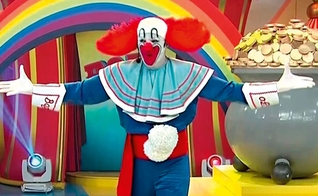 No Brasil, o palhaço Bozo começou a ser exibido em 1980. (Foto: Reprodução).
