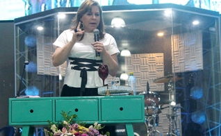 Helena falou sobre como devemos escolher os propósitos de Deus e não as vontades do coração. (Foto: Guiame / Karlos Aires).