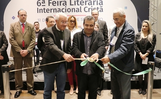 Membros da ASEC na 6ª edição da Feira Literária Internacional Cristã (FLIC). (Foto: Guiame/Marcos Paulo Corrêa)