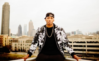 Lecrae e Andy Mineo impediram uma transexual de cometer suicídio em uma ponte de Nova York. (Foto: Reprodução)