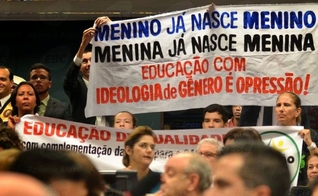 A constituição brasileira, atual, permite que a decisão de apoiar ou não a ideologia do gênero seja feita por cada cidadão. (Foto: Escola Sem Partido)