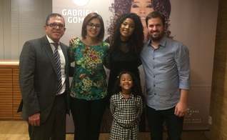 Gabriela vem encantando o público com sua voz desde os sete anos. (Foto: Assessoria).