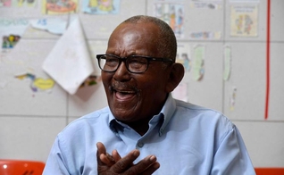 Lourival ingressou na escola pela primeira vez aos 92 anos. (Foto: Divulgação/Secom)