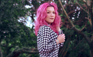 Priscilla Alcântara lançou recentemente o single Liberdade. (Foto: Reprodução).