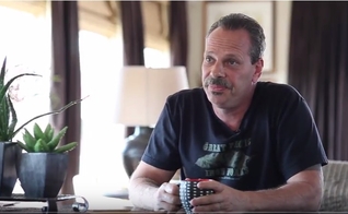 Keith Repult atualmente é pastor e aconselha pessoas viciadas em diversas áreas (pornografia, drogas, alcoolismo), ajudando-as a se livrar do vício. (Imagem: Youtube)