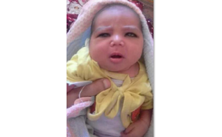 Azza teve sua filha recém nascida arrancada de seus braços. (Foto: World Watch Monitor).