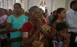 Cristãos celebram culto na Índia. (Foto: Scroll.in)