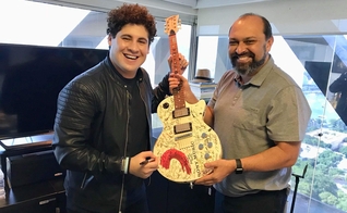 No dia 1º de dezembro, o álbum completo estará disponível nas plataformas digitais. (Foto: Divulgação).