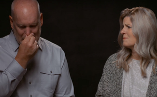 Agora o casal está mais forte e juntos testemunham a vitória. (Foto: Reprodução).