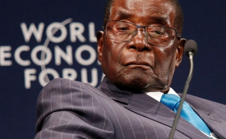 Mugabe passou o domingo em sua casa, sob vigia dos militares. (Foto: Reprodução).