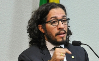 Jean Wyllys é apoiador do ensino do islamismo nas escolas públicas, mas agora lança projeto "Escola Sem Religião". (Foto: Wikipédia)