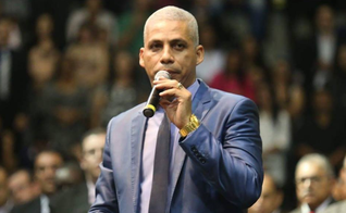 O pastor Júnior Trovão abusava do uso das drogas antes de se converter. (Foto: Reprodução).