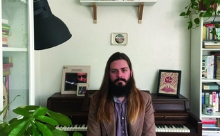 Adam Everett toca música gospel nos bares para alcançar o público que não vai à igreja. (Foto: Kiya Schafer)