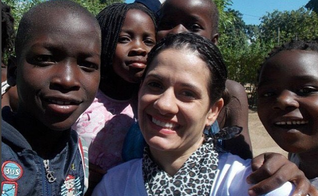 Jéssica Adelino é missionária e fundadora do projeto Love Heals. (Foto: Reprodução).