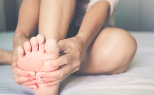 Os pés podem dar sinais sobre a saúde do organismo. (Foto: Spukkato/Thinkstock/Getty Images)