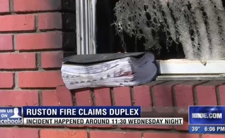 A Bíblia foi encontrada intacta após o incêndio, em Louisiana, EUA. (Imagem: Knoe TV)