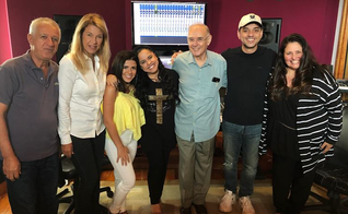 "Vai ser um álbum inspirador", declarou a cantora. (Foto: Reprodução/Facebook).