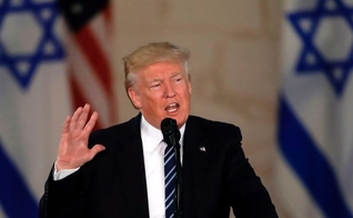 Presidente dos EUA, Donald Trump, discursa durante uma visita ao Museu de Israel em Jerusalém. (Foto: Menahem Kahana/AFP)