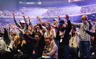 Os estudantes foram encorajados e levar mochilas cheias de material escolar para crianças. (Foto: Reprodução/Instagram).