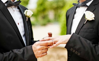 Foi reconhecido também o benefício de que os casais de mesmo sexo tenham os direitos que são concedidos aos heterossexuais. (Foto: Reprodução).