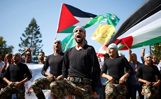 Celebração palestina após assinatura do acordo de reconciliação entre Hamas e Fatah. (Foto: Reuters_