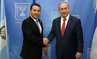 Presidente da Guatemala, Jimmy Morales (esquerda) e primeiro-ministro de Israel, Benjamin Netanyahu. (Foto: The Times of Israel)