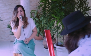 Juliana Gonçalves tem 22 anos, é cantora e se converteu aos 11. (Foto: Divulgação).