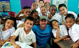 Deus ouviu a oração do diretor e guiou os missionários para a escola. (Foto: Reprodução).