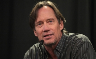 Kevin Sorbo tem usado sua audiência para fazer frente contra a prática do aborto, em Hollywood. (Foto: Reprodução).