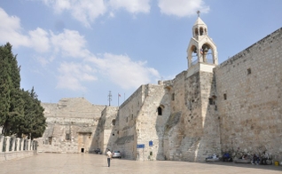 A Basílica da Natividade, também conhecida como Igreja da Natividade, em Belém. (Foto: Neil Ward/Wikimedia Commons)