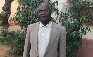 Clemente Mateus Malala é um fazendeiro cristão de 61 anos. (Foto: Andrew McChesney / Adventist Mission).