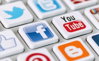 Internet e redes sociais. (Foto: fluentpr.co.uk)