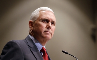 Mike Pence durante um discurso no Condado de Marion, em Indiana, nos EUA. (Foto: Michael Conroy/AP)