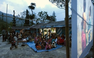 Depois da exibição do filme, dez pessoas se entregaram a Jesus. (Foto: Gospel For Asia)