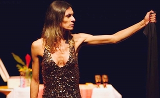 Na peça, uma atriz transexual interpreta uma "releitura" de Jesus Cristo. (Foto: Estadão)