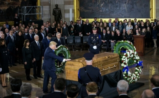 O presidente americano Donald Trump homenageou o evangelista. (Foto: Al Drago/The New York Times)