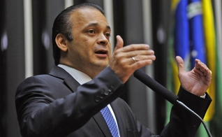 O deputado federal Roberto de Lucena discursou na sessão solene em comemoração aos 30 anos da Constituição. (Foto: Reprodução)