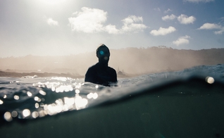 Imagem ilustrativa. Homem sobreviveu a ataque de tubarão após ter visão de Jesus. (Foto: Pixabay)