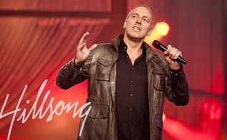 Pastor Brian Houston é fundador da Hillsong na Austrália e a denominação já tem inaugurado sedes em diversos países, inclusive no Brasil. (Foto: Hillsong)