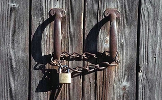 Igreja de portas fechadas. (Foto: Getty)