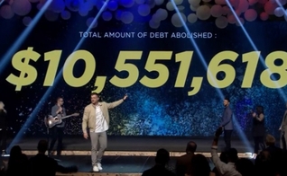 A Igreja Covenant se localiza no Texas e ajudou mais de 4 mil famílias, doando US$ 100 mil para cada. (Foto: COVENANTCHURCH.ORG)